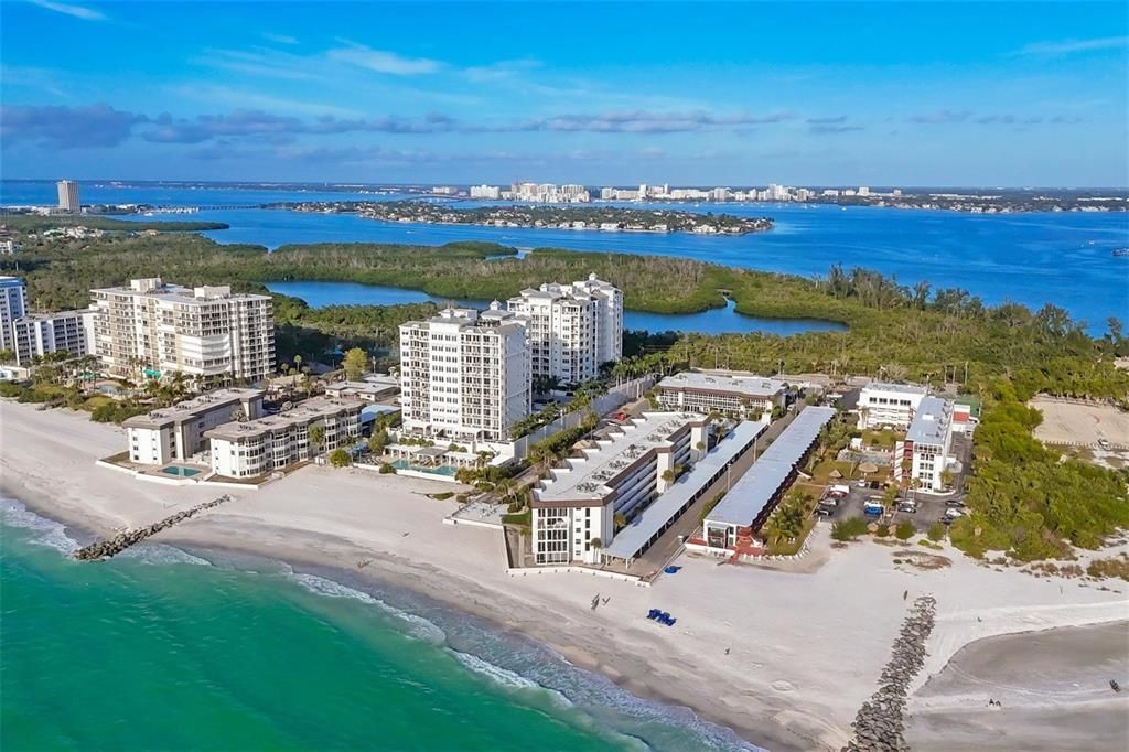 For Sale: $839,000 (2 beds, 2 baths, 1248 Square Feet)