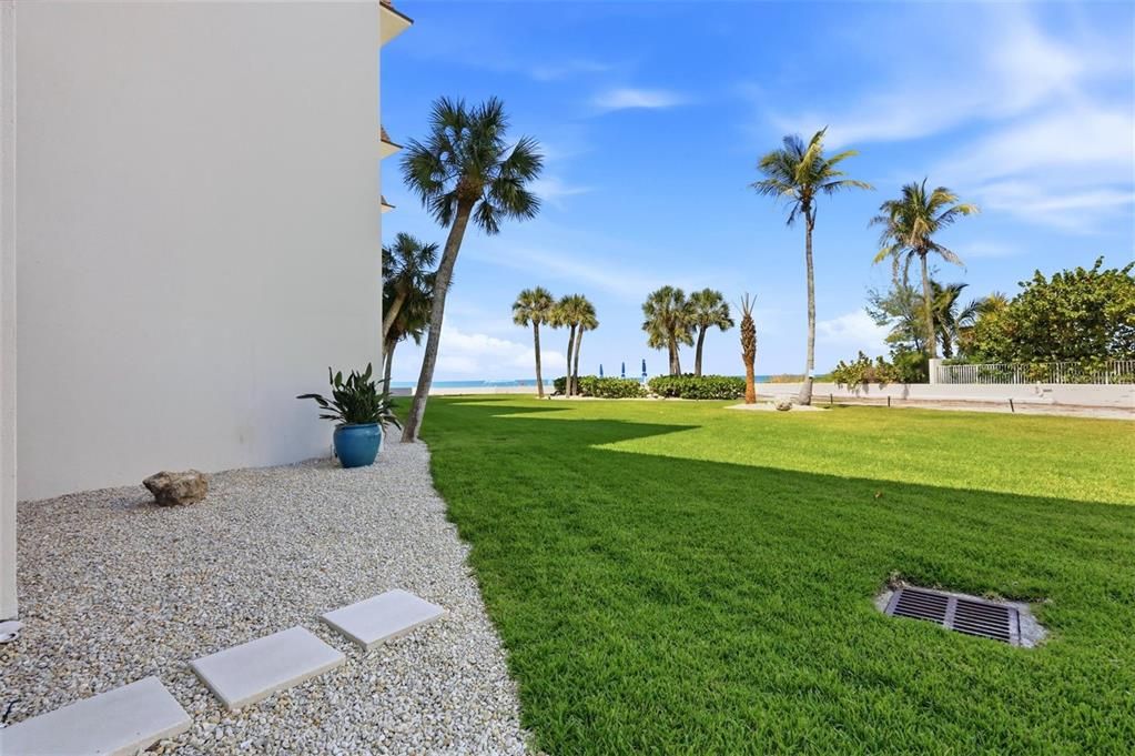 For Sale: $839,000 (2 beds, 2 baths, 1248 Square Feet)