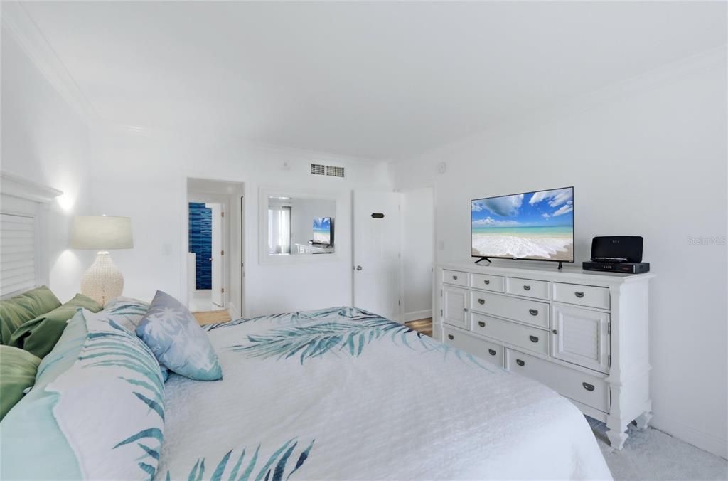 For Sale: $839,000 (2 beds, 2 baths, 1248 Square Feet)