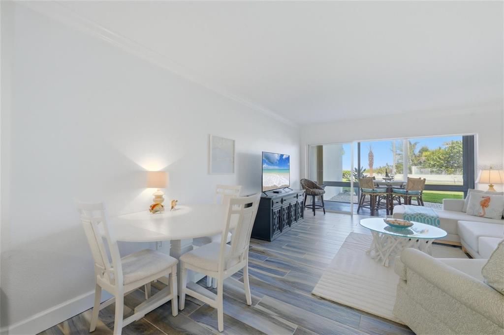 For Sale: $839,000 (2 beds, 2 baths, 1248 Square Feet)