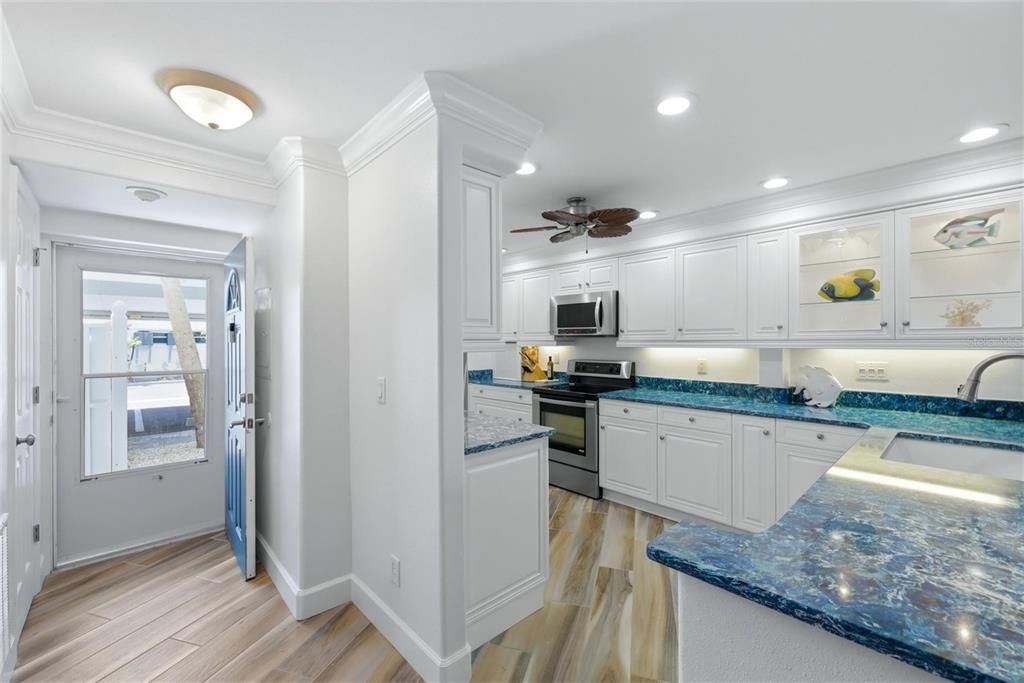 For Sale: $839,000 (2 beds, 2 baths, 1248 Square Feet)