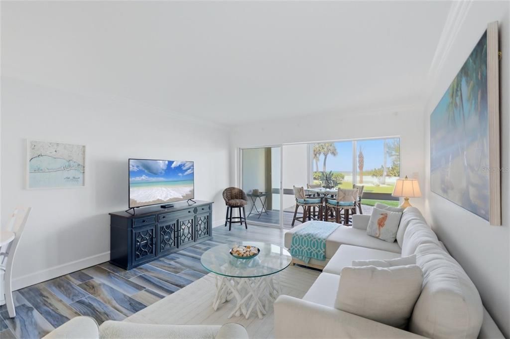 For Sale: $839,000 (2 beds, 2 baths, 1248 Square Feet)