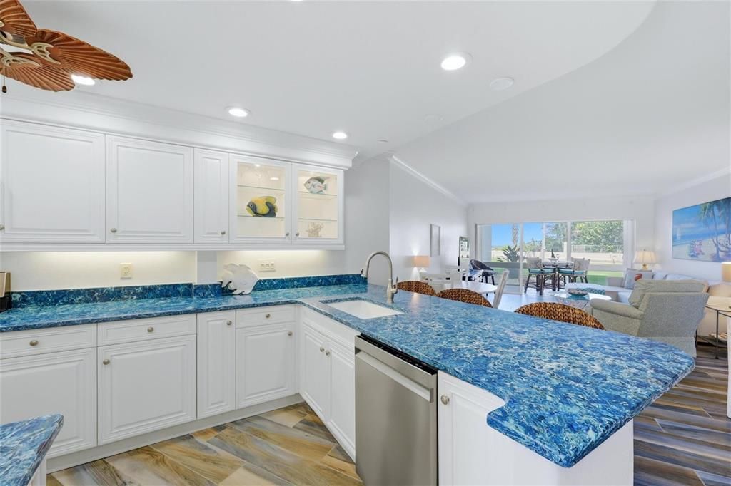 For Sale: $839,000 (2 beds, 2 baths, 1248 Square Feet)
