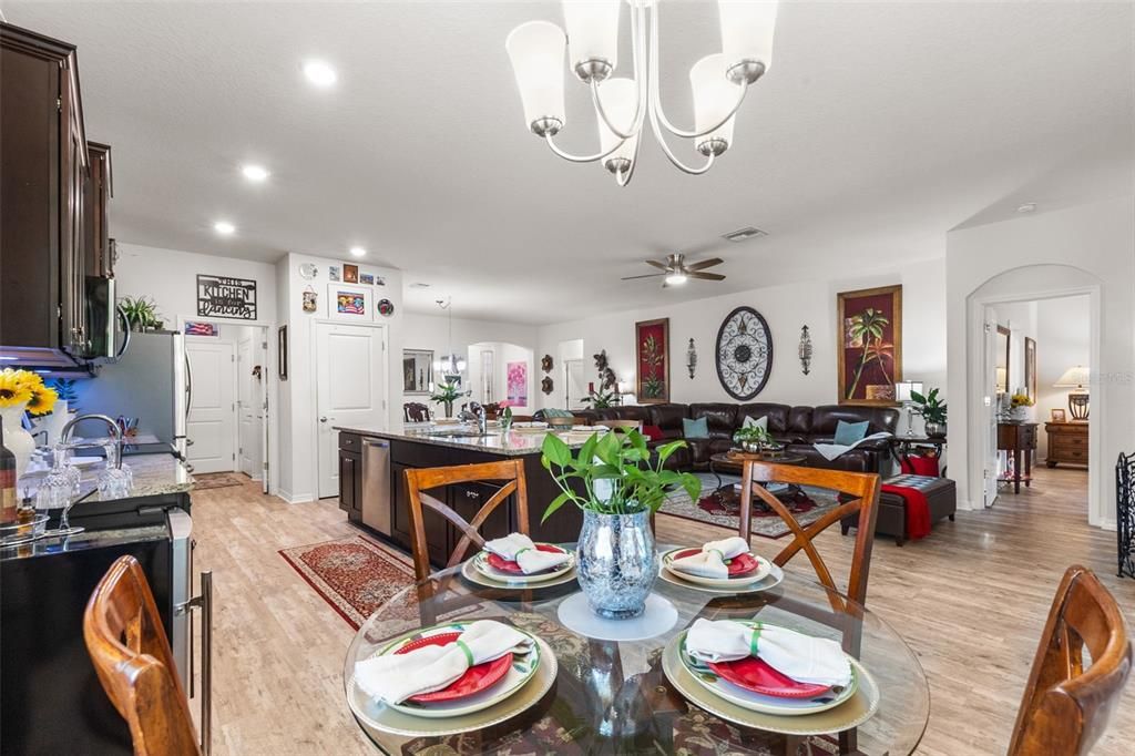 En Venta: $424,990 (3 camas, 2 baños, 1884 Pies cuadrados)