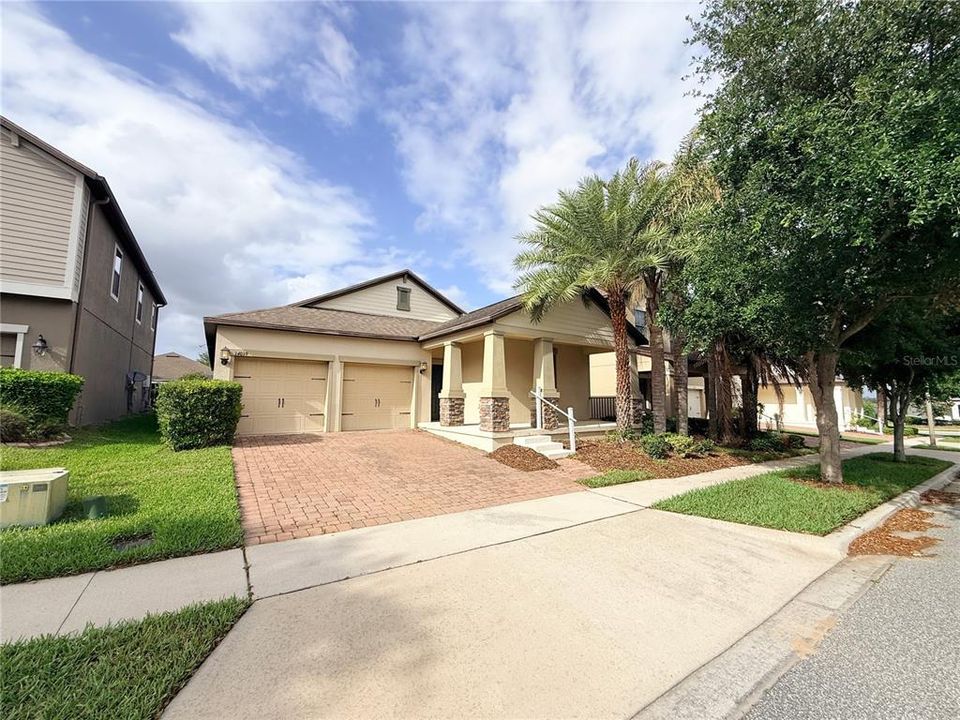 Active With Contract: $564,900 (4 beds, 3 baths, 2133 Square Feet)