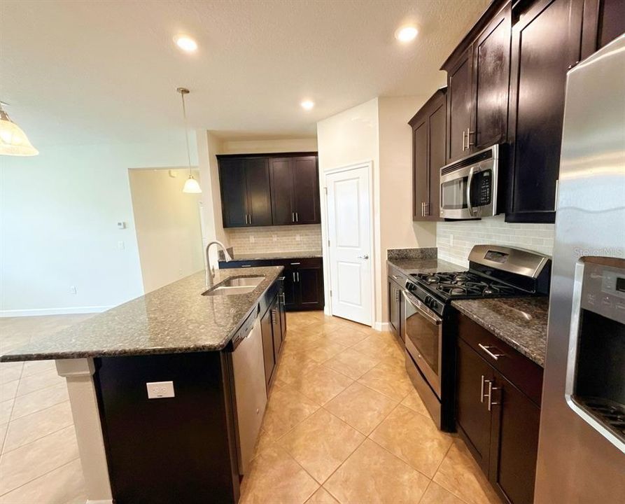 Active With Contract: $564,900 (4 beds, 3 baths, 2133 Square Feet)