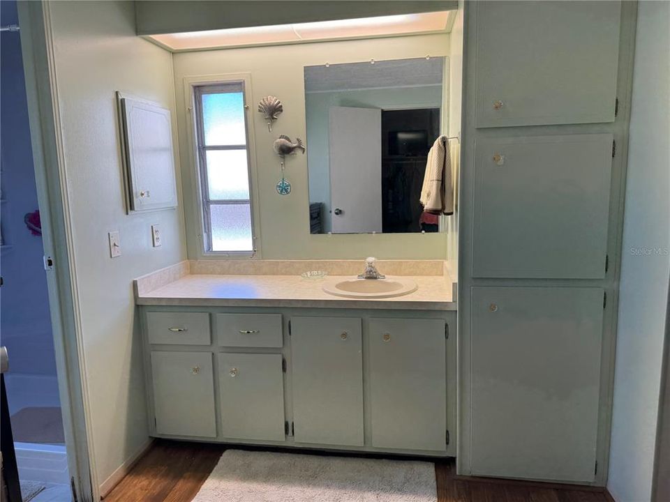Activo con contrato: $109,900 (2 camas, 2 baños, 1372 Pies cuadrados)