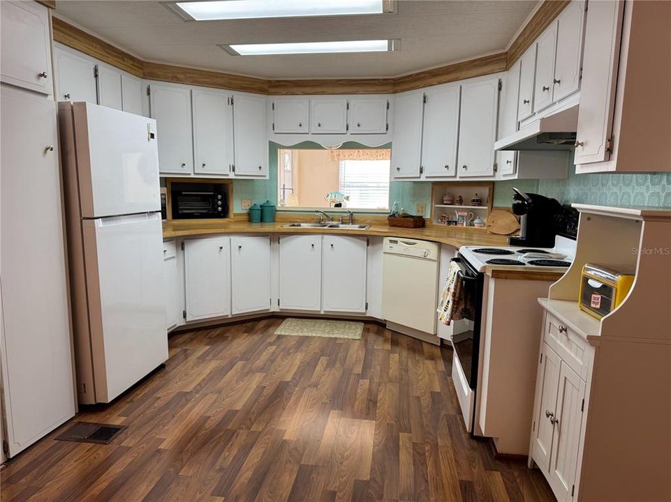 Activo con contrato: $109,900 (2 camas, 2 baños, 1372 Pies cuadrados)