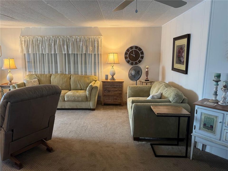Activo con contrato: $109,900 (2 camas, 2 baños, 1372 Pies cuadrados)