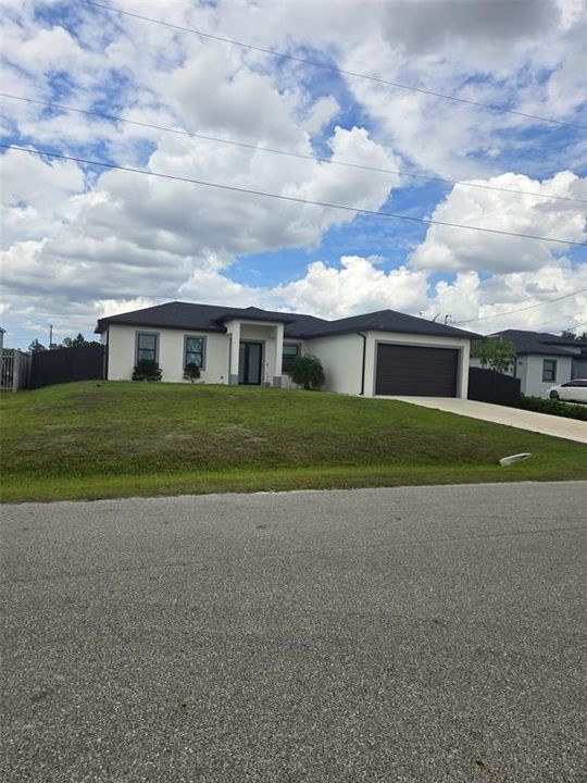 Activo con contrato: $340,000 (3 camas, 2 baños, 1491 Pies cuadrados)