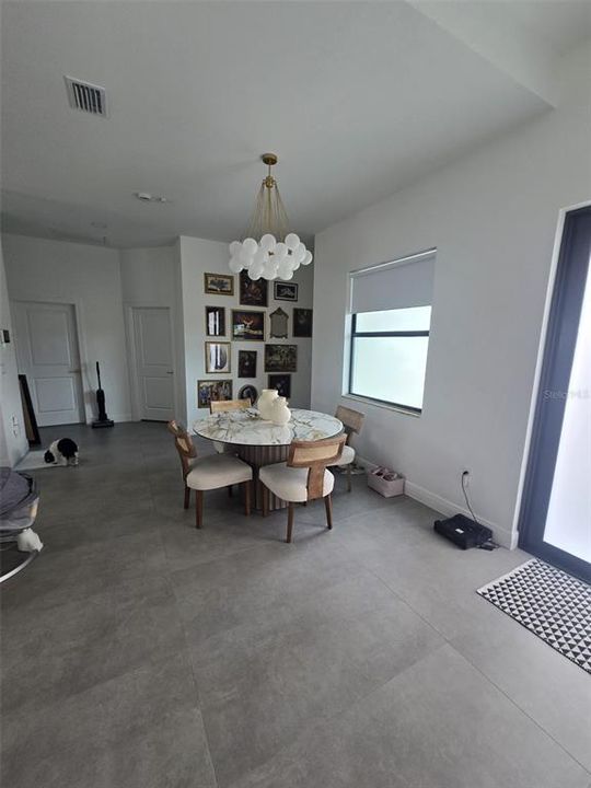 Activo con contrato: $340,000 (3 camas, 2 baños, 1491 Pies cuadrados)