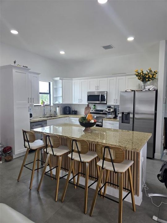 Activo con contrato: $340,000 (3 camas, 2 baños, 1491 Pies cuadrados)