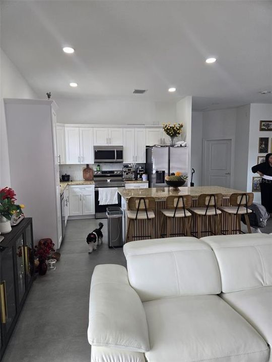 Activo con contrato: $340,000 (3 camas, 2 baños, 1491 Pies cuadrados)
