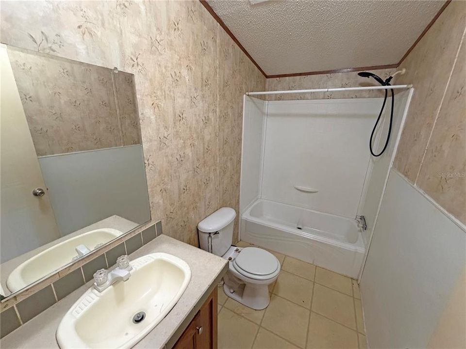 На продажу: $235,000 (3 спален, 2 ванн, 1352 Квадратных фут)
