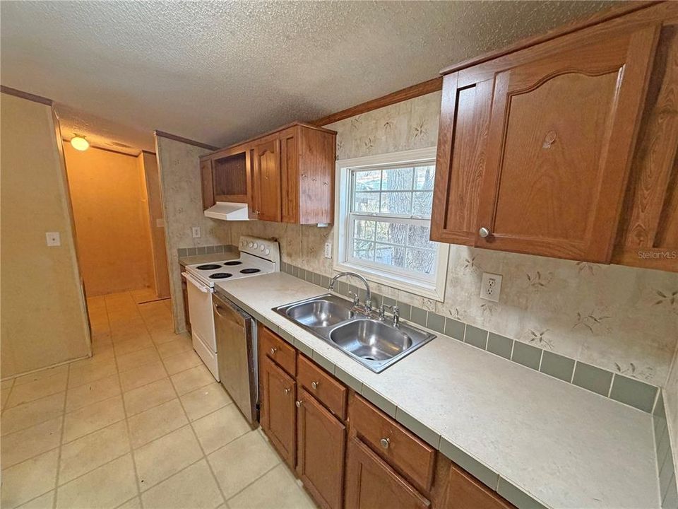 На продажу: $235,000 (3 спален, 2 ванн, 1352 Квадратных фут)