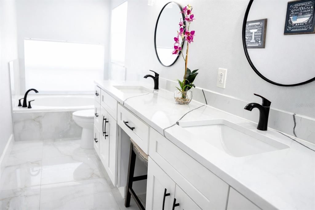 Active With Contract: $458,900 (3 beds, 2 baths, 1692 Square Feet)