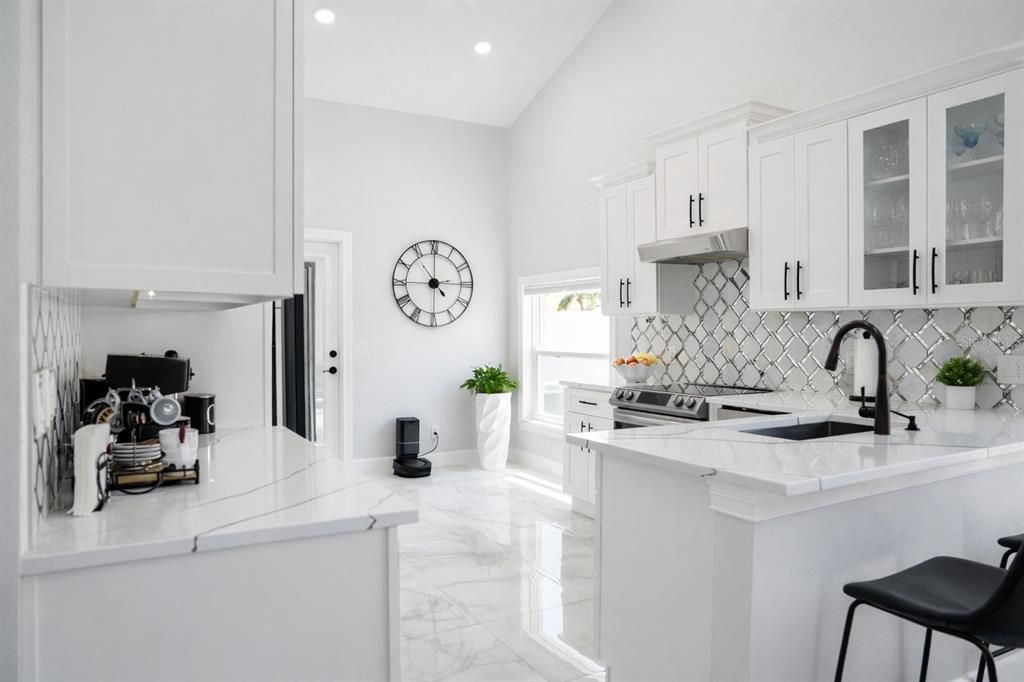 Active With Contract: $458,900 (3 beds, 2 baths, 1692 Square Feet)