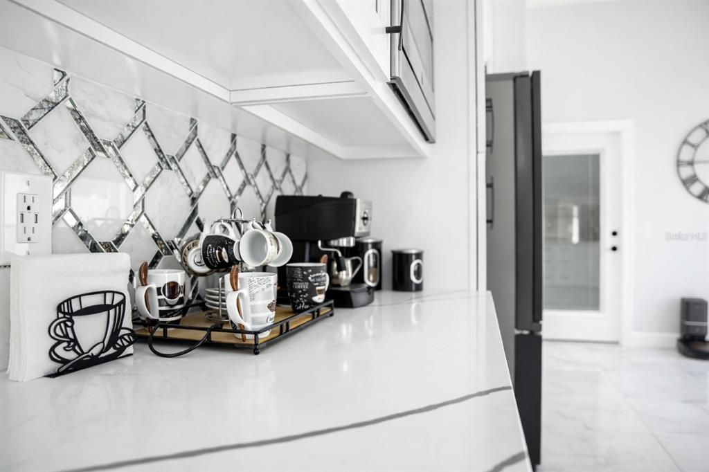 Active With Contract: $458,900 (3 beds, 2 baths, 1692 Square Feet)