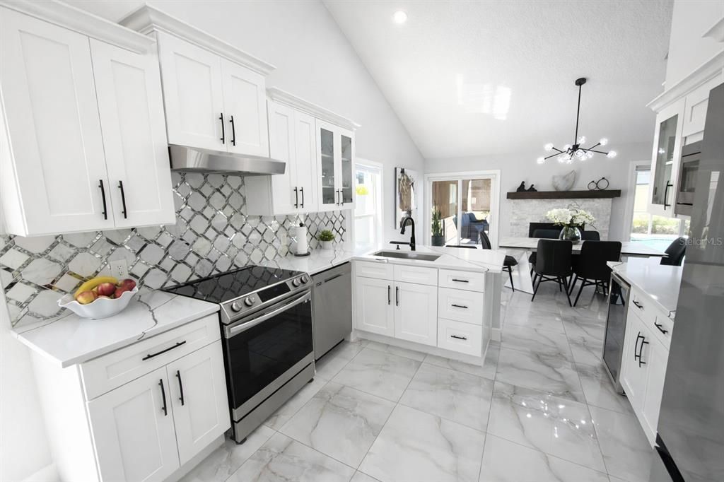 Active With Contract: $458,900 (3 beds, 2 baths, 1692 Square Feet)