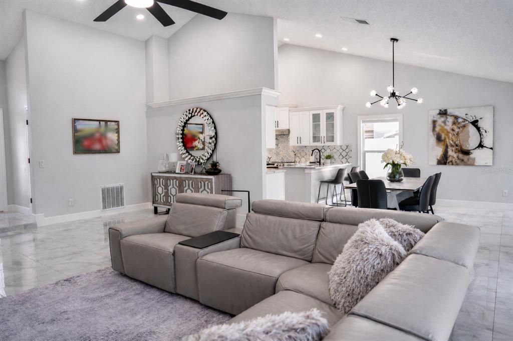 Active With Contract: $458,900 (3 beds, 2 baths, 1692 Square Feet)