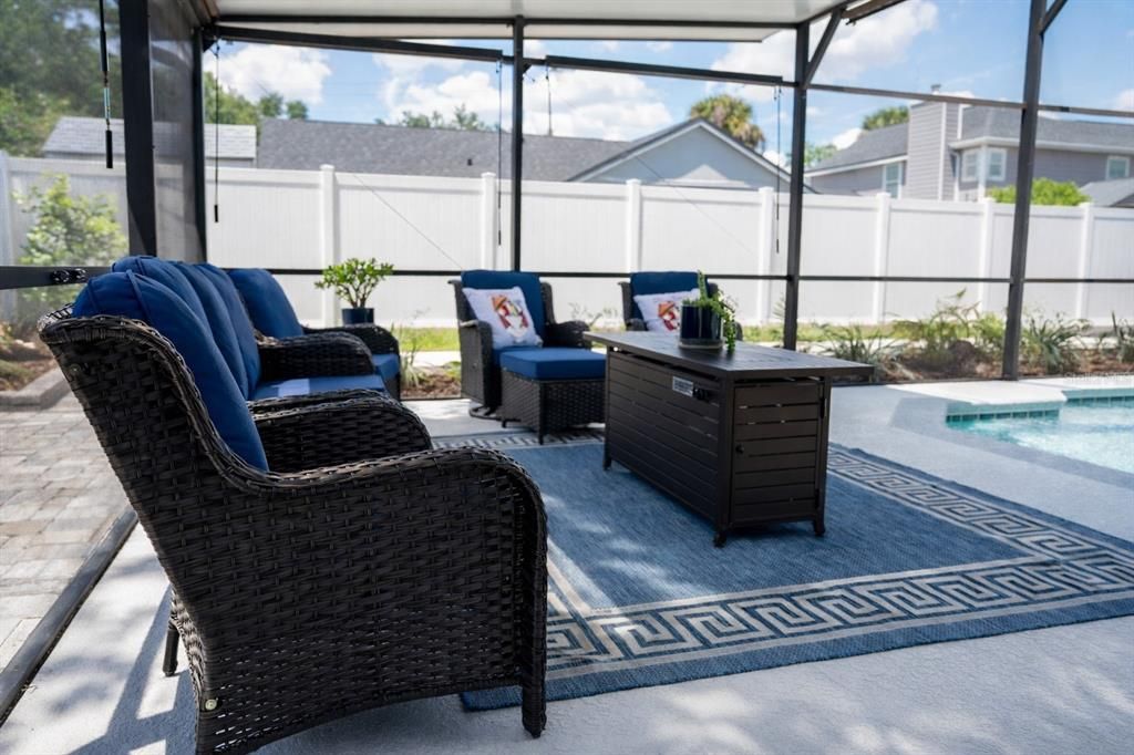 Active With Contract: $458,900 (3 beds, 2 baths, 1692 Square Feet)
