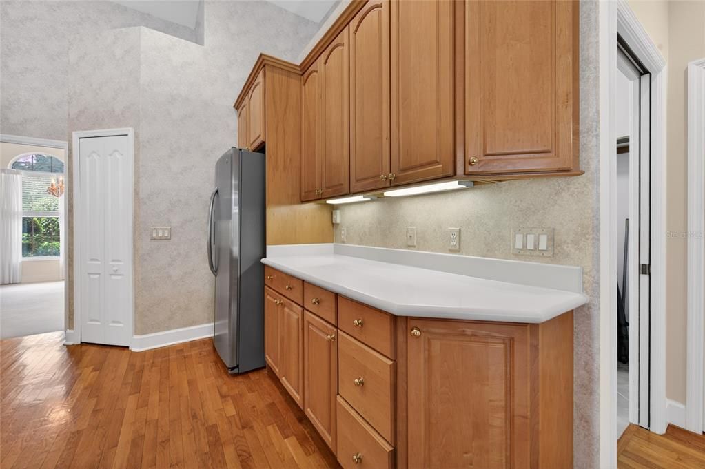 Active With Contract: $600,000 (5 beds, 3 baths, 2921 Square Feet)