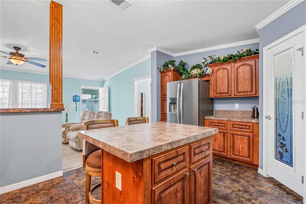 待售: $189,900 (3 贝兹, 2 浴室, 1296 平方英尺)