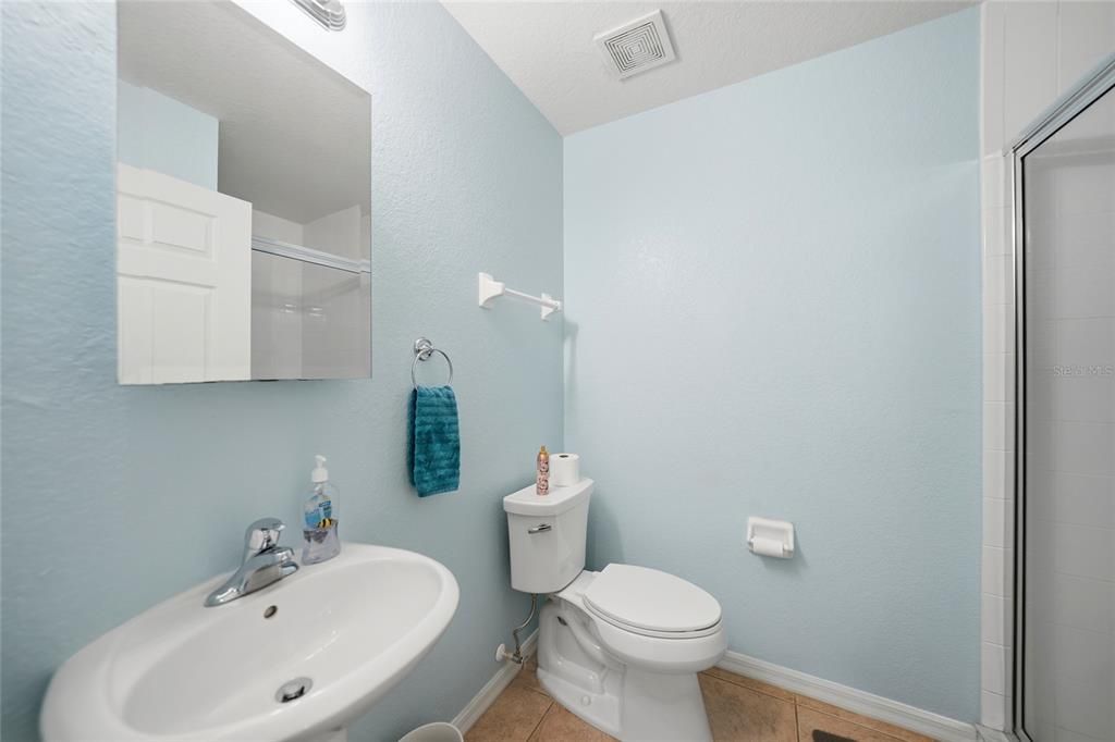 Activo con contrato: $198,000 (2 camas, 2 baños, 1351 Pies cuadrados)