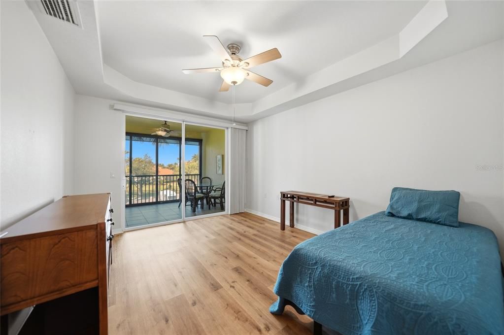 Activo con contrato: $198,000 (2 camas, 2 baños, 1351 Pies cuadrados)