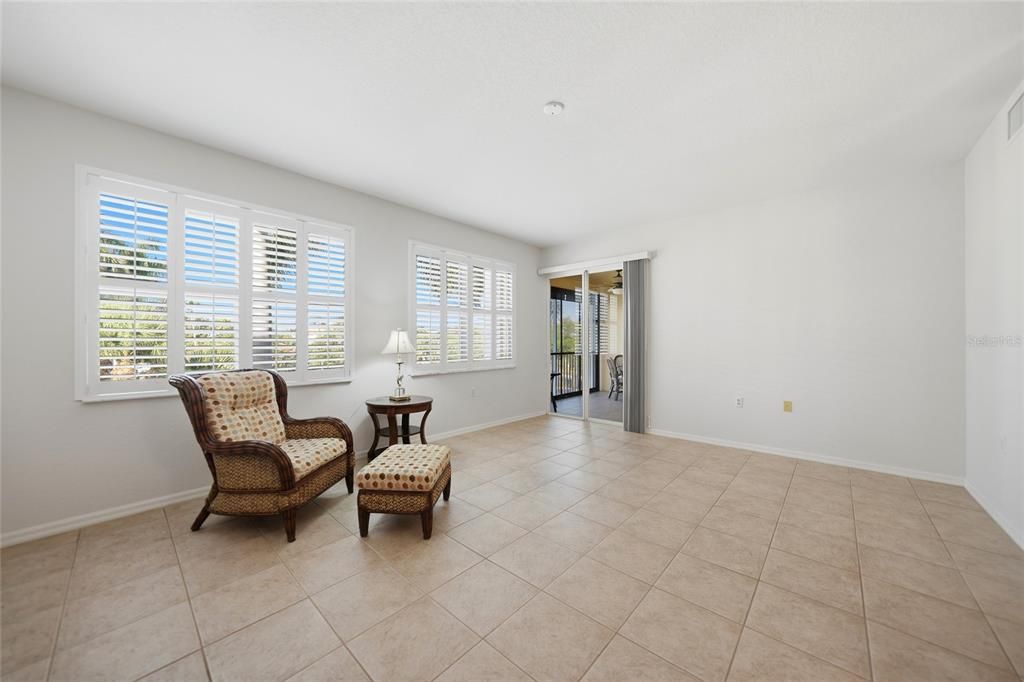 Activo con contrato: $198,000 (2 camas, 2 baños, 1351 Pies cuadrados)