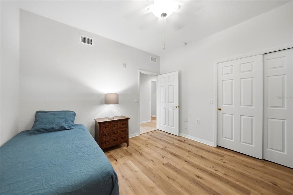 Activo con contrato: $198,000 (2 camas, 2 baños, 1351 Pies cuadrados)