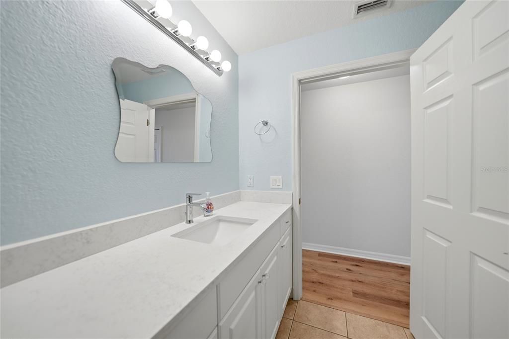 Activo con contrato: $198,000 (2 camas, 2 baños, 1351 Pies cuadrados)