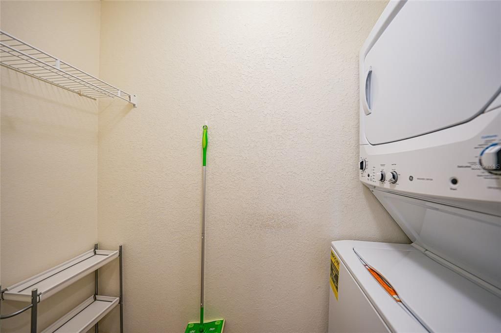 Activo con contrato: $198,000 (2 camas, 2 baños, 1351 Pies cuadrados)