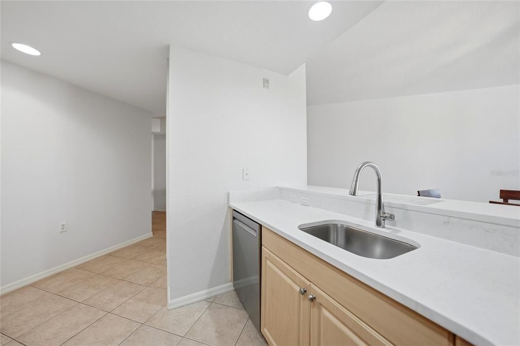 Activo con contrato: $198,000 (2 camas, 2 baños, 1351 Pies cuadrados)