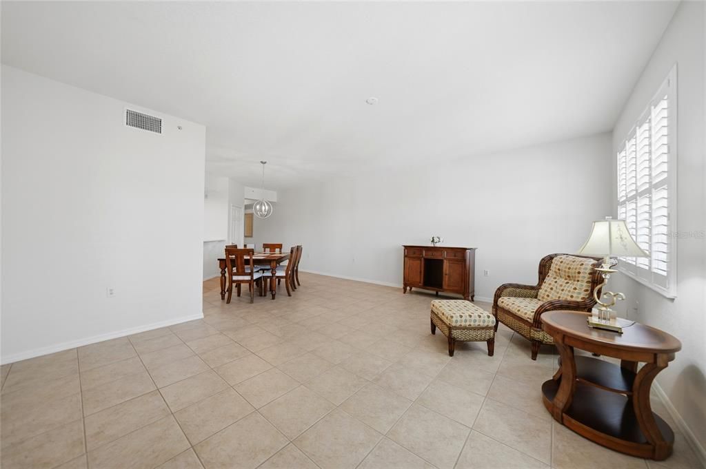 Activo con contrato: $198,000 (2 camas, 2 baños, 1351 Pies cuadrados)