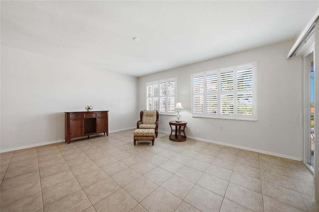 Activo con contrato: $198,000 (2 camas, 2 baños, 1351 Pies cuadrados)