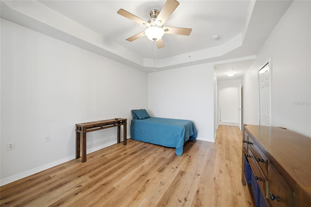 Activo con contrato: $198,000 (2 camas, 2 baños, 1351 Pies cuadrados)