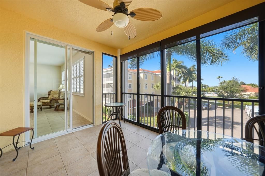 Activo con contrato: $198,000 (2 camas, 2 baños, 1351 Pies cuadrados)