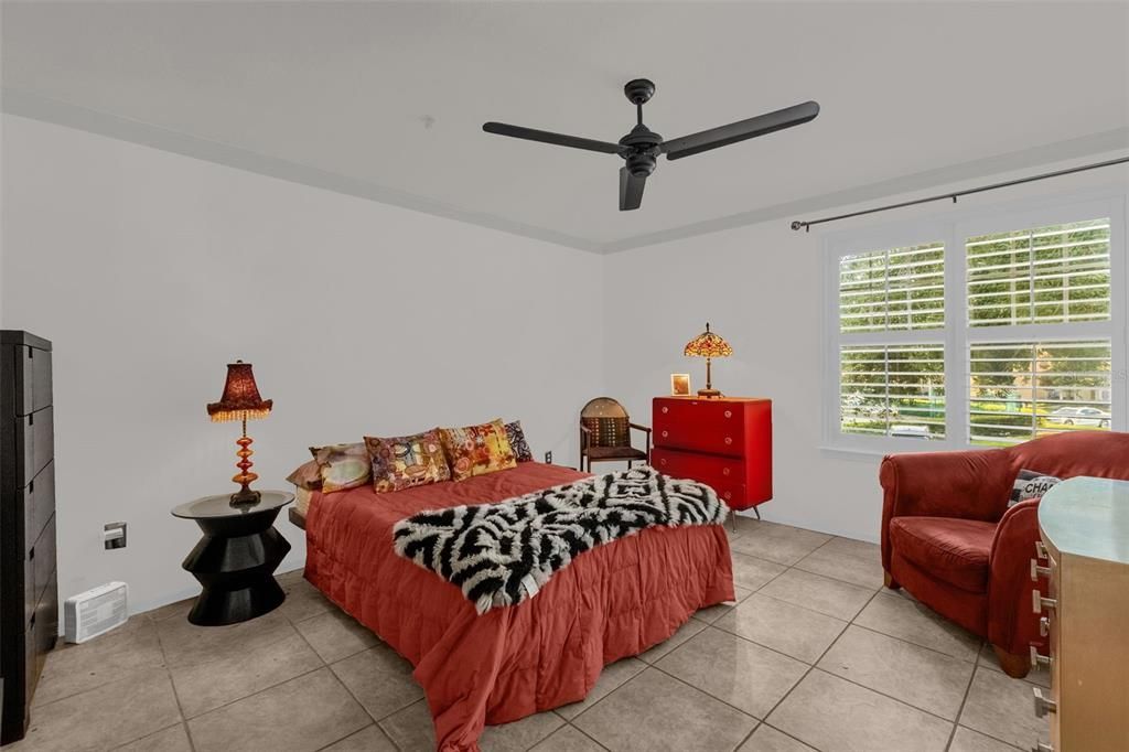 For Sale: $144,900 (1 beds, 1 baths, 948 Square Feet)
