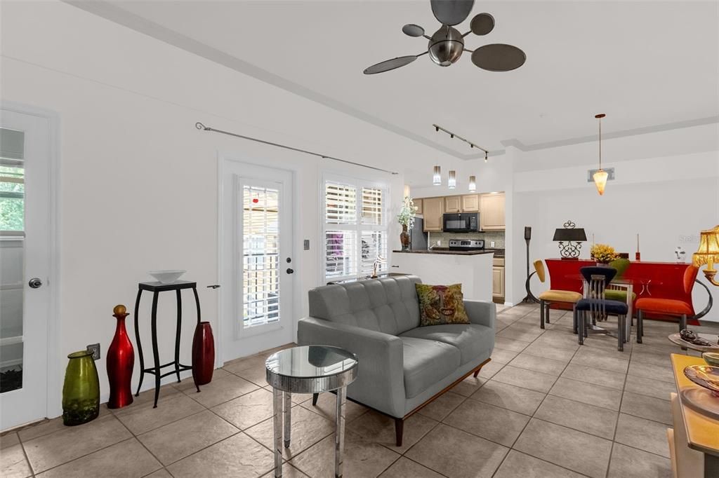 For Sale: $144,900 (1 beds, 1 baths, 948 Square Feet)