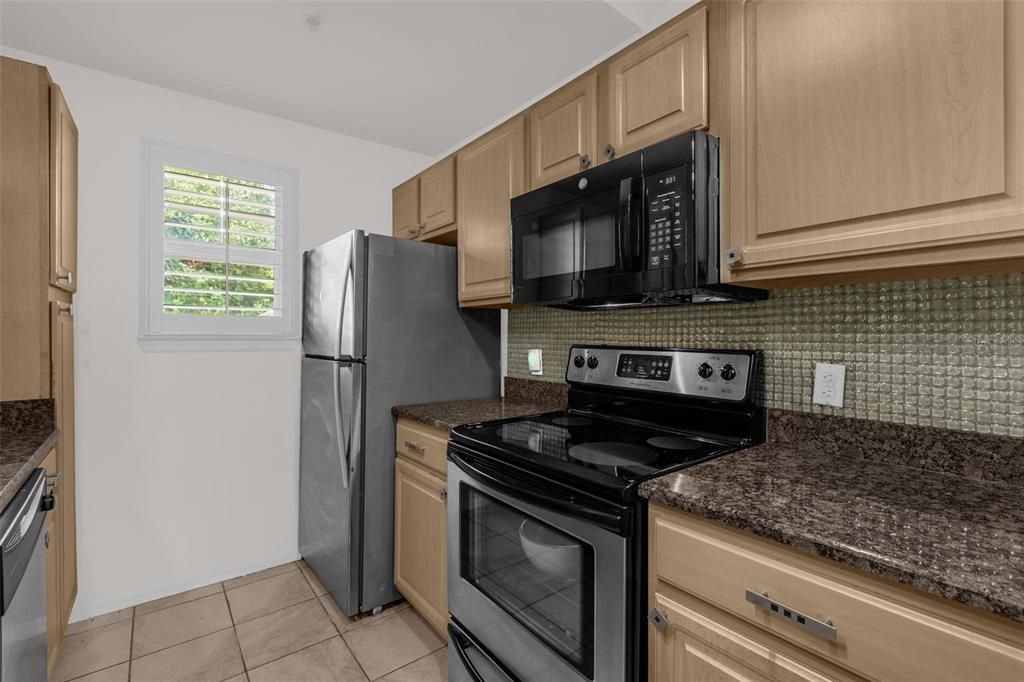 For Sale: $144,900 (1 beds, 1 baths, 948 Square Feet)