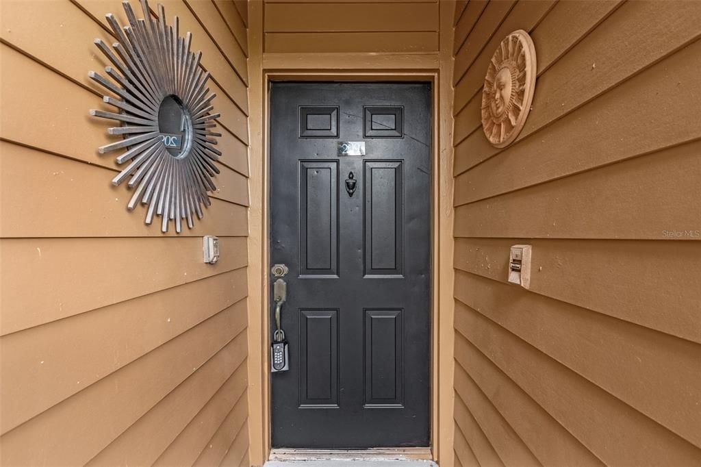 For Sale: $144,900 (1 beds, 1 baths, 948 Square Feet)