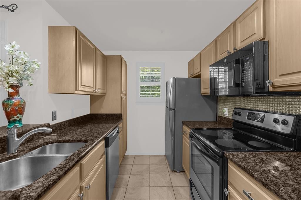 For Sale: $144,900 (1 beds, 1 baths, 948 Square Feet)