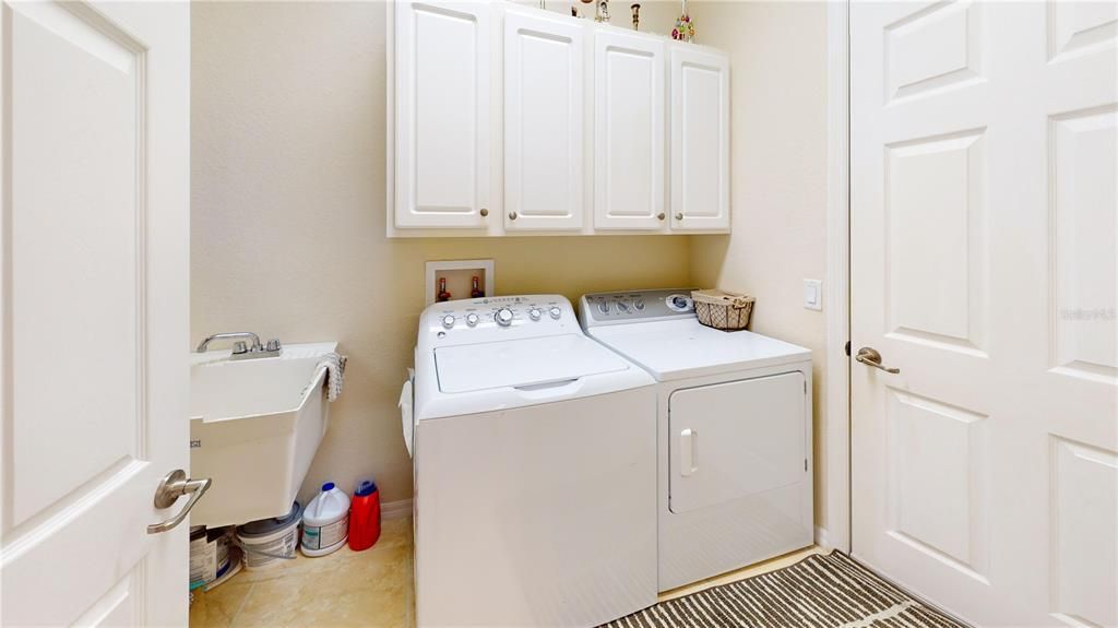 For Rent: $2,800 (3 beds, 2 baths, 1704 Square Feet)