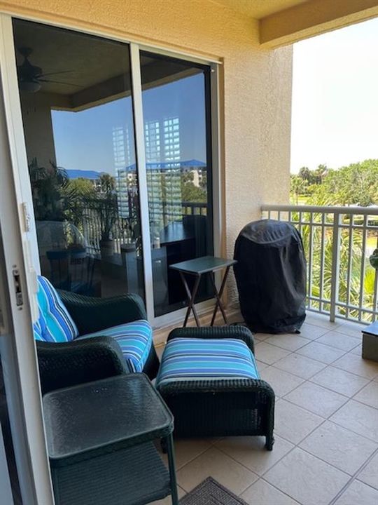 For Rent: $4,675 (2 beds, 2 baths, 1450 Square Feet)