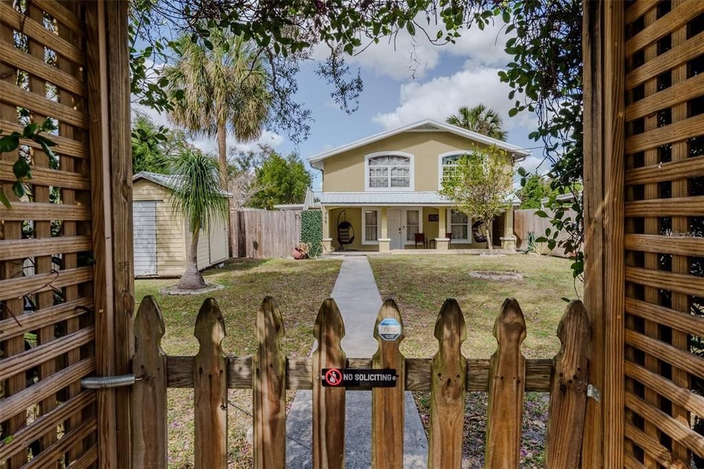 For Rent: $1,275 (1 beds, 1 baths, 617 Square Feet)