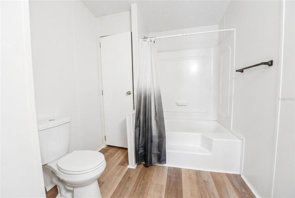 For Sale: $220,000 (3 beds, 2 baths, 1056 Square Feet)