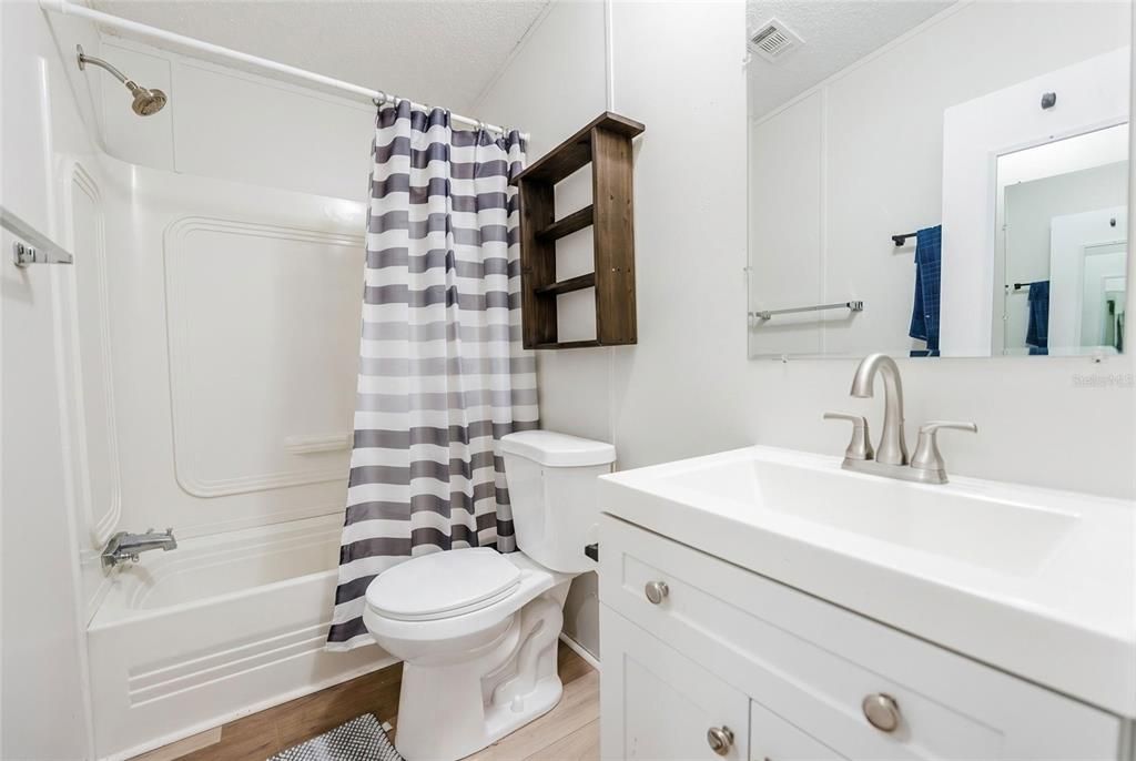 For Sale: $220,000 (3 beds, 2 baths, 1056 Square Feet)