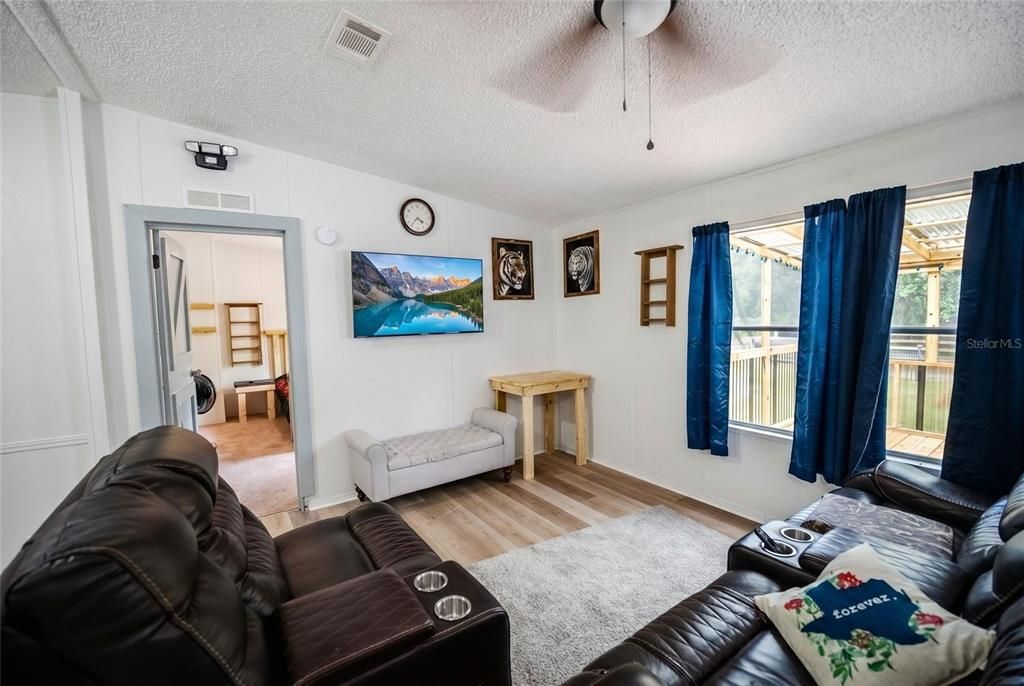 For Sale: $220,000 (3 beds, 2 baths, 1056 Square Feet)