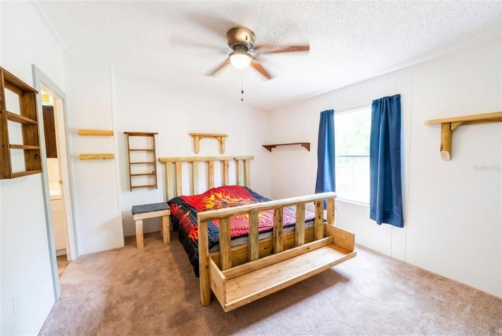 For Sale: $220,000 (3 beds, 2 baths, 1056 Square Feet)